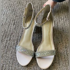 Betsey Johnson low heel size 6 never worn